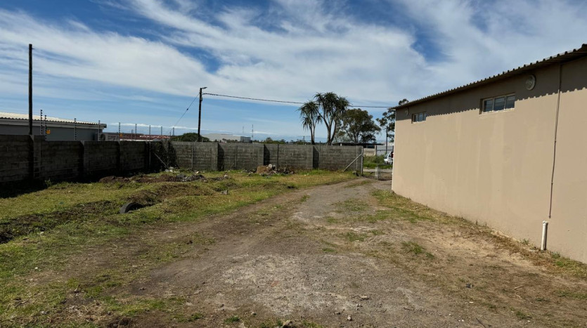 Prime Trading Location with High Visibility, East London Property Images
