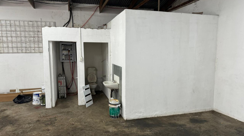 Prime Trading Location with High Visibility, East London Property Images