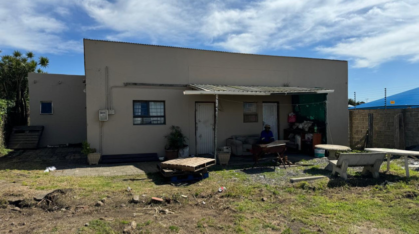 Prime Trading Location with High Visibility, East London Property Images