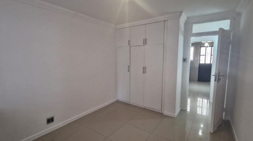PORTFOLIO DISPOSAL: La Mercy Beach Apartment in Walking Distance to the Indian Ocean Property Images