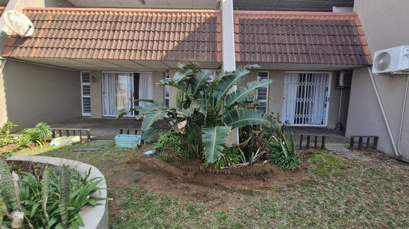 PORTFOLIO DISPOSAL: La Mercy Beach Apartment in Walking Distance to the Indian Ocean Property Images