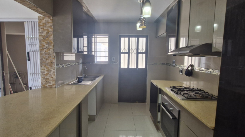 PORTFOLIO DISPOSAL: La Mercy Beach Apartment in Walking Distance to the Indian Ocean Property Images