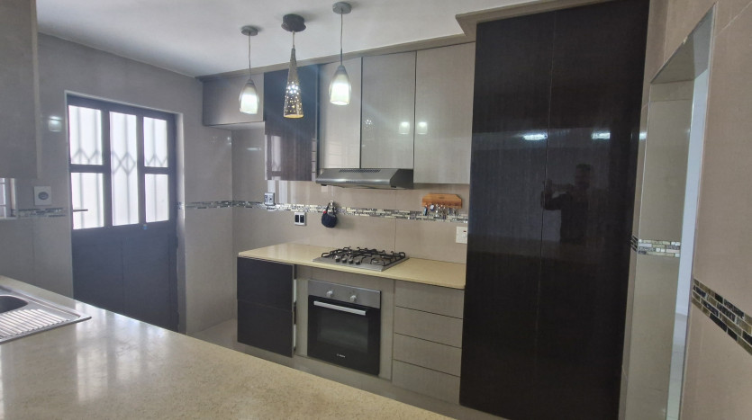 PORTFOLIO DISPOSAL: La Mercy Beach Apartment in Walking Distance to the Indian Ocean Property Images