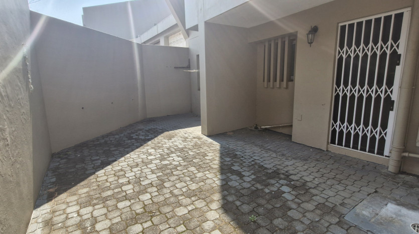 PORTFOLIO DISPOSAL: La Mercy Beach Apartment in Walking Distance to the Indian Ocean Property Images