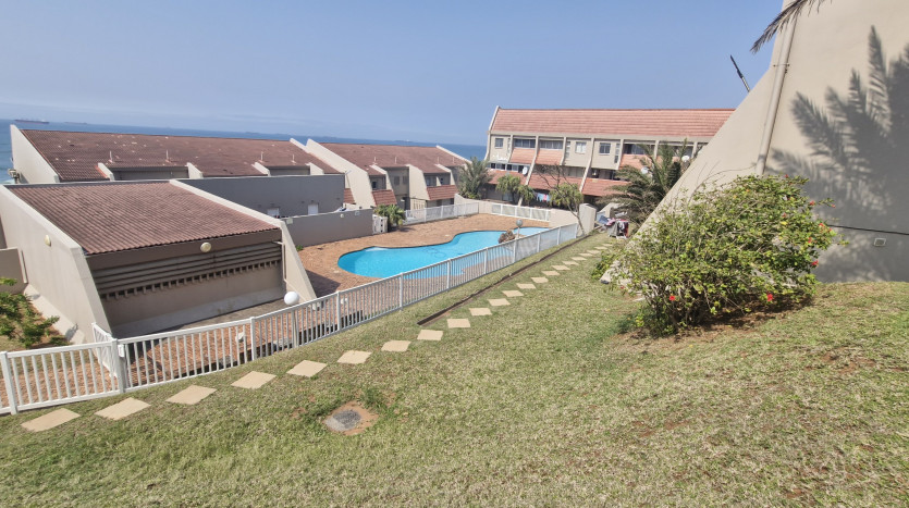 PORTFOLIO DISPOSAL: La Mercy Beach Apartment in Walking Distance to the Indian Ocean Property Images