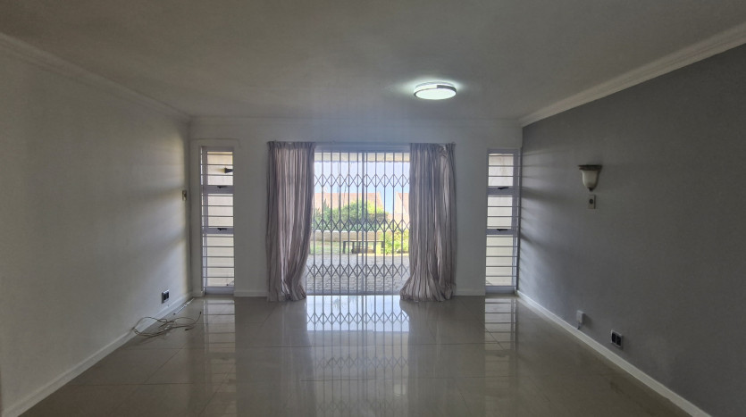 PORTFOLIO DISPOSAL: La Mercy Beach Apartment in Walking Distance to the Indian Ocean Property Images