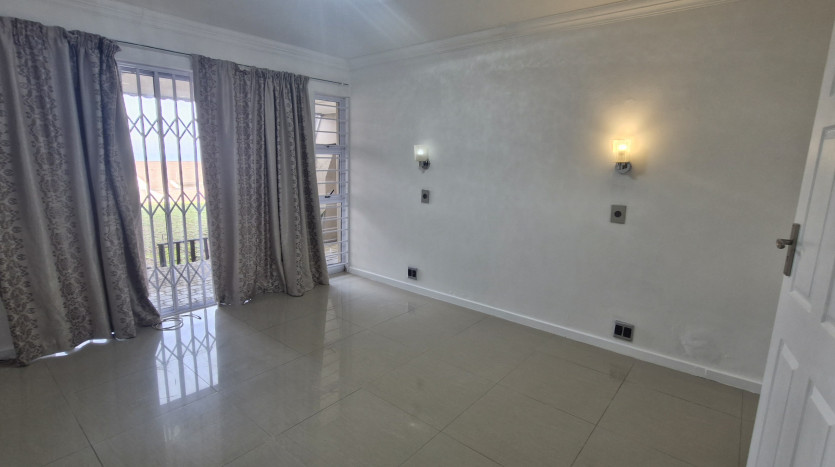 PORTFOLIO DISPOSAL: La Mercy Beach Apartment in Walking Distance to the Indian Ocean Property Images