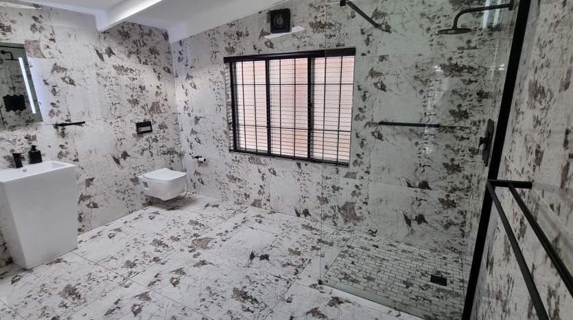 Exceptional Value Awaiting You – Re-Development Property On Auction Property Images