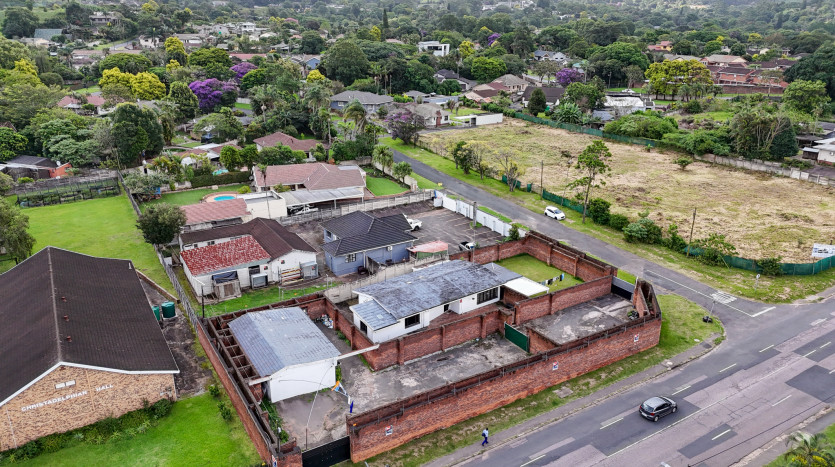 Exceptional Value Awaiting You – Re-Development Property On Auction Property Images