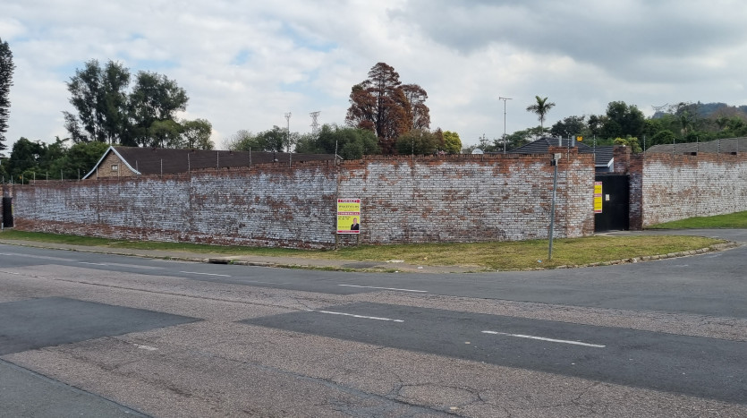 Exceptional Value Awaiting You – Re-Development Property On Auction Property Images