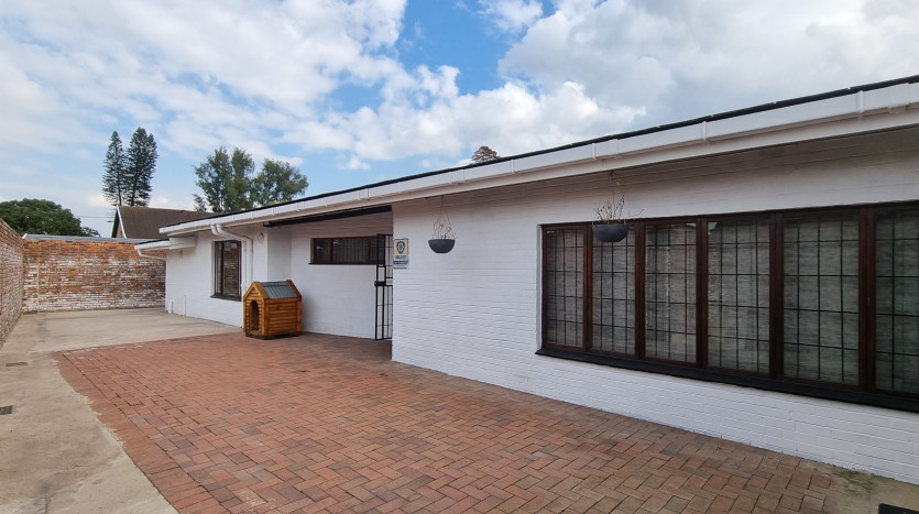 Exceptional Value Awaiting You – Re-Development Property On Auction Property Images