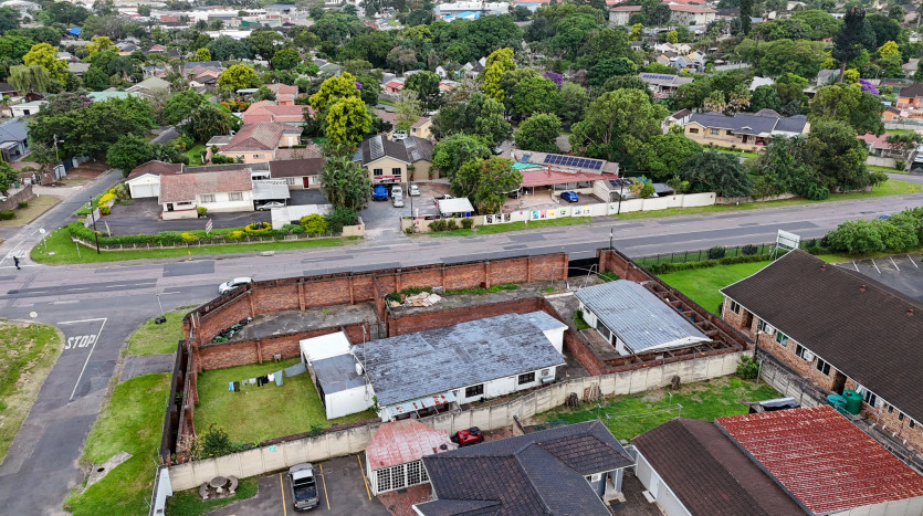Exceptional Value Awaiting You – Re-Development Property On Auction Property Images