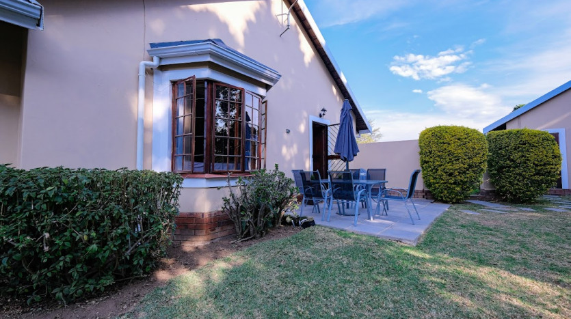 Worlds View 3 Bedroom House On Auction Property Images