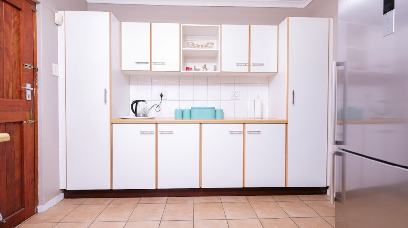 Worlds View 3 Bedroom House On Auction Property Images