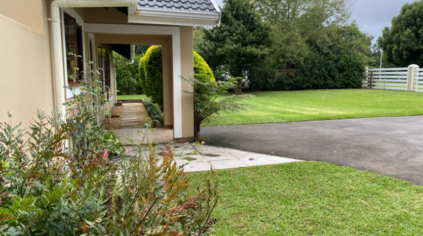 Worlds View 3 Bedroom House On Auction Property Images