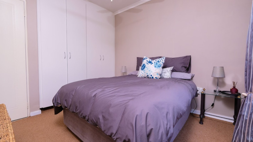 Worlds View 3 Bedroom House On Auction Property Images