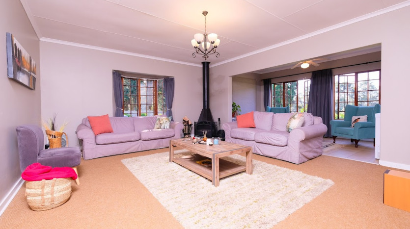 Worlds View 3 Bedroom House On Auction Property Images