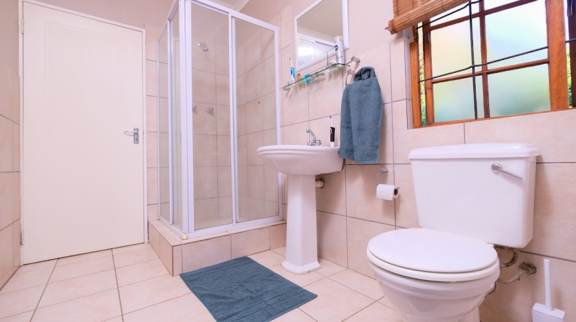Worlds View 3 Bedroom House On Auction Property Images