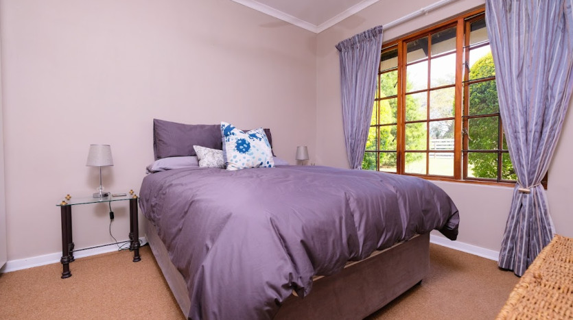 Worlds View 3 Bedroom House On Auction Property Images