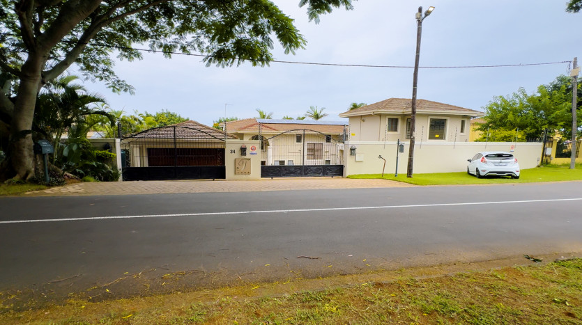 Centrally Located Umhlanga Guesthouse Property Images