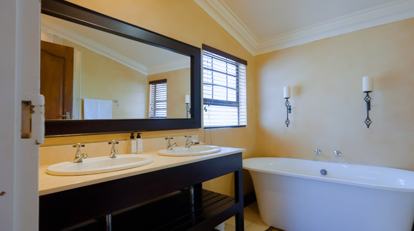 Centrally Located Umhlanga Guesthouse Property Images