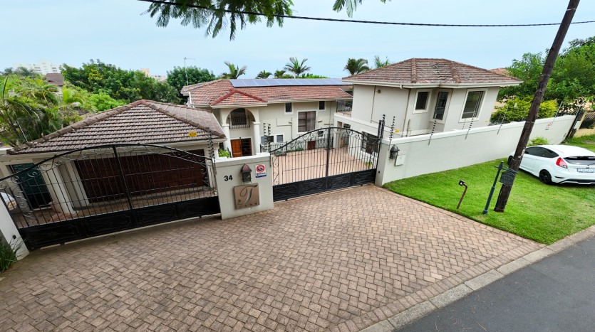 Centrally Located Umhlanga Guesthouse Property Images