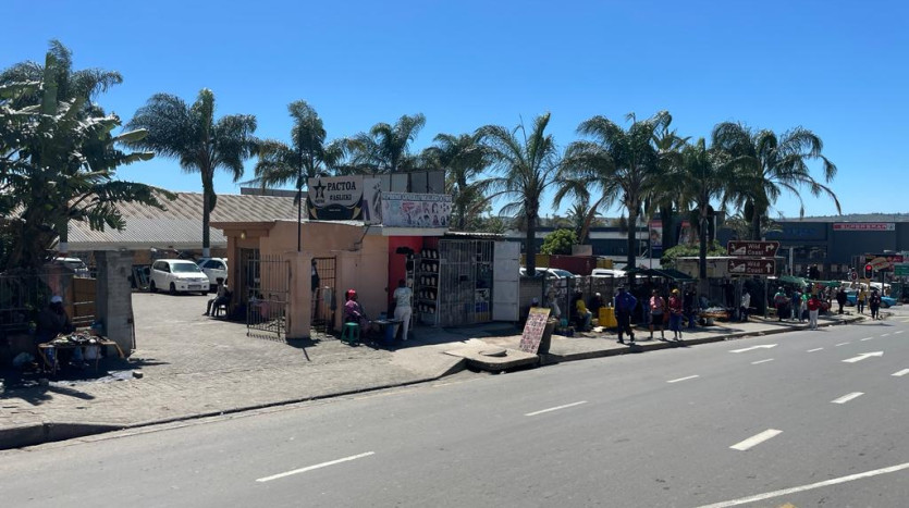 Commercial Landmark Property with Retail Shops and Hotel in Mthatha CBD Property Images