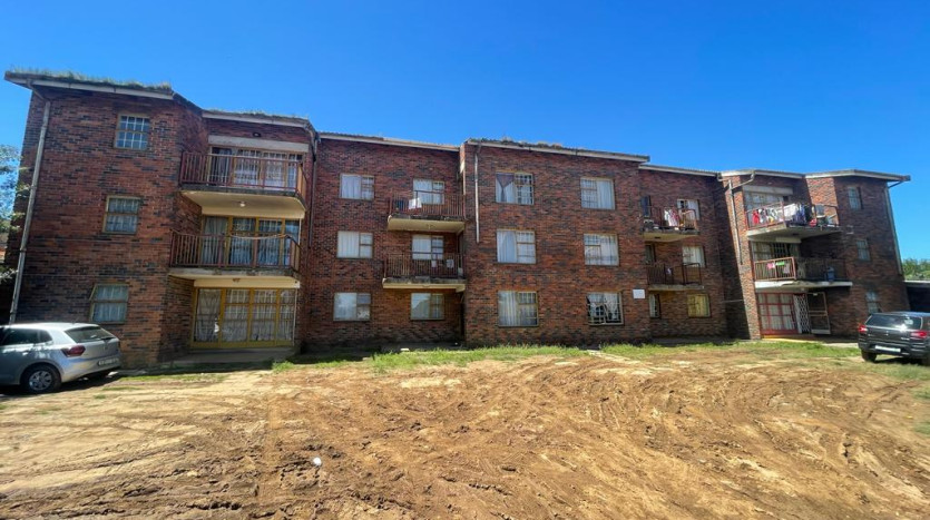 Accommodation Blocks with 24 Flats and Garages, Umtata, Eastern Cape Property Images