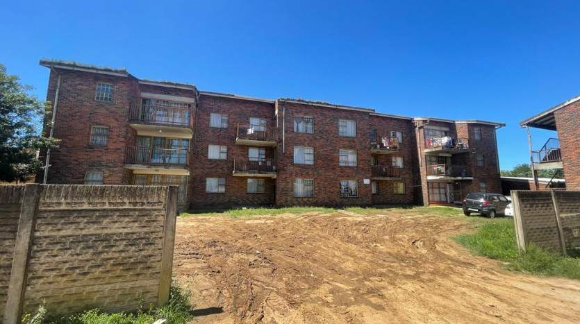 Accommodation Blocks with 24 Flats and Garages, Umtata, Eastern Cape Property Images