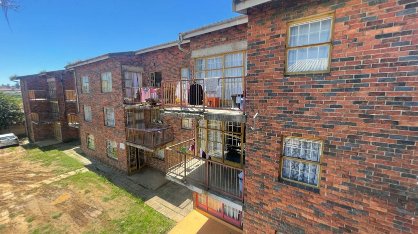 Accommodation Blocks with 24 Flats and Garages, Umtata, Eastern Cape Property Images