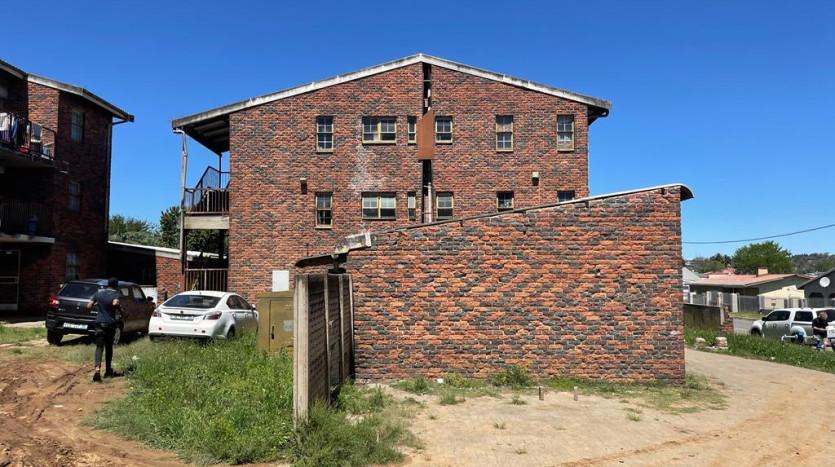 Accommodation Blocks with 24 Flats and Garages, Umtata, Eastern Cape Property Images
