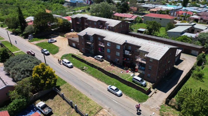 Accommodation Blocks with 24 Flats and Garages, Umtata, Eastern Cape Property Lead Image