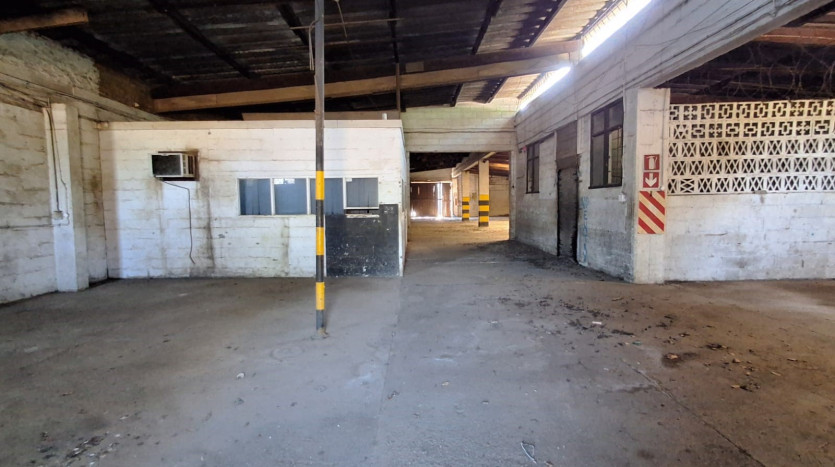 Versatile Industrial Property in Margate Property Images