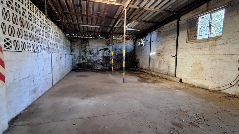 Versatile Industrial Property in Margate Property Images