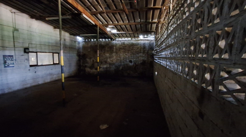 Versatile Industrial Property in Margate Property Images