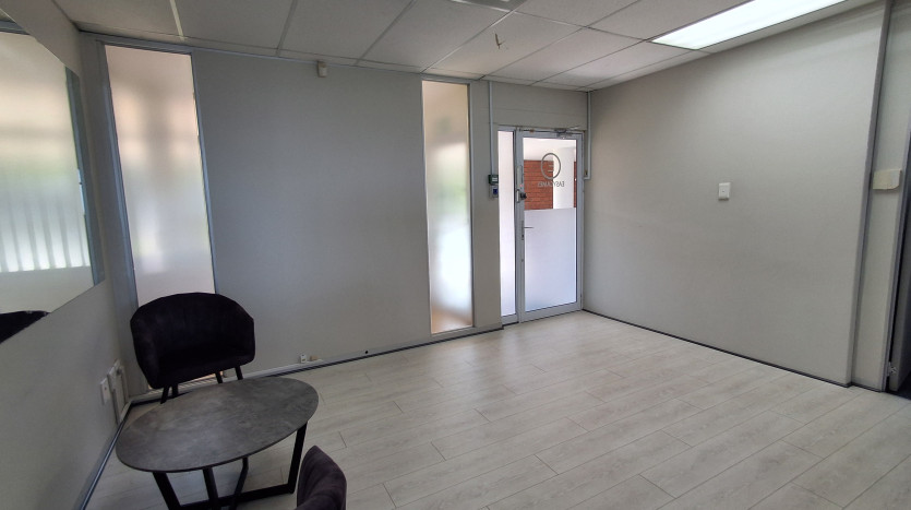 Upscale Commercial Building in La Lucia On Auction Property Images