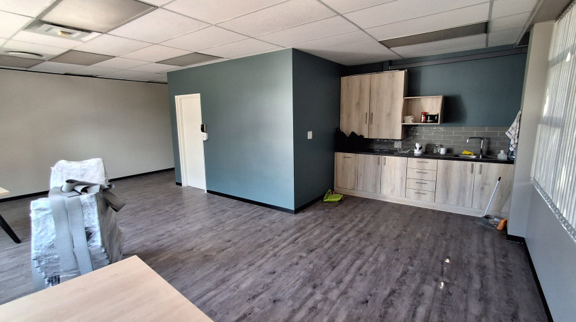 Upscale Commercial Building in La Lucia On Auction Property Images