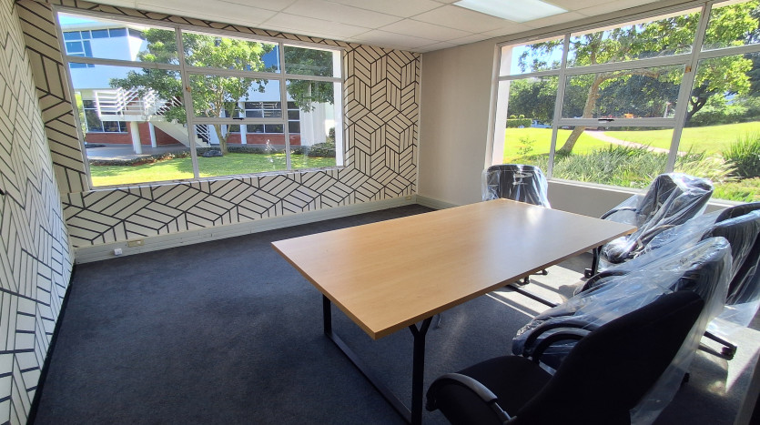 Upscale Commercial Building in La Lucia On Auction Property Images