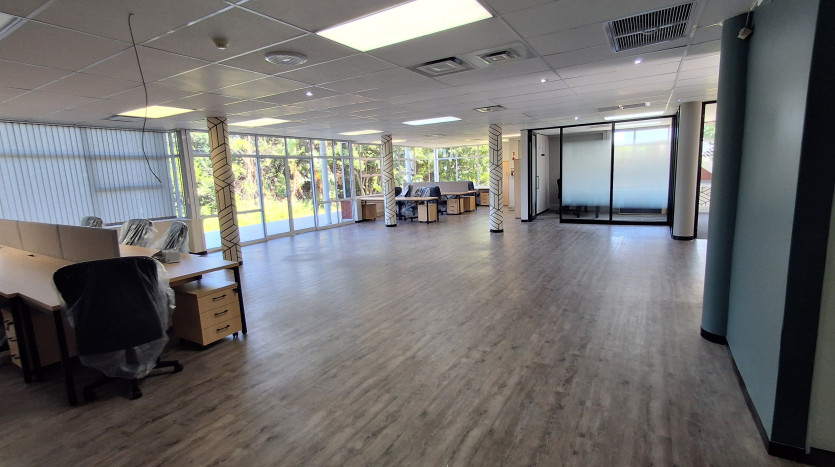 Upscale Commercial Building in La Lucia On Auction Property Images