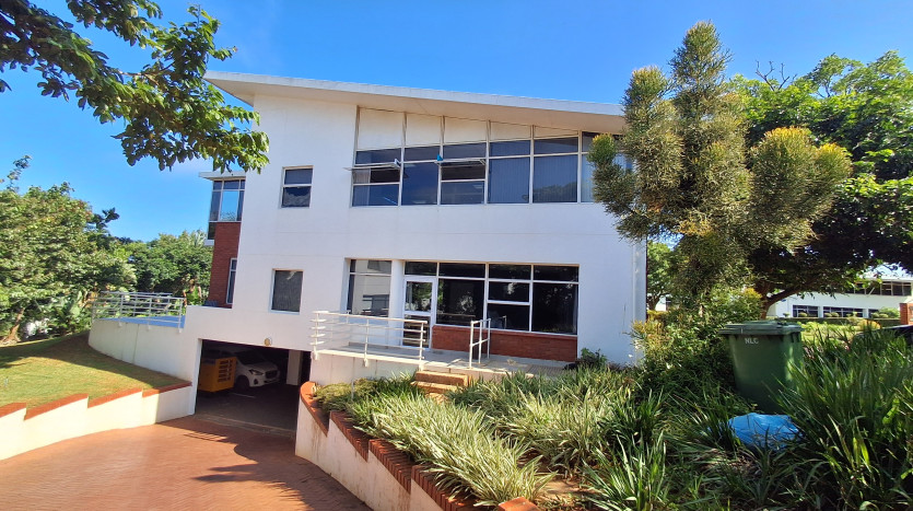 Upscale Commercial Building in La Lucia On Auction Property Images