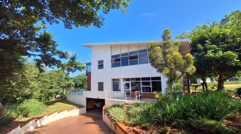 Upscale Commercial Building in La Lucia On Auction Property Images