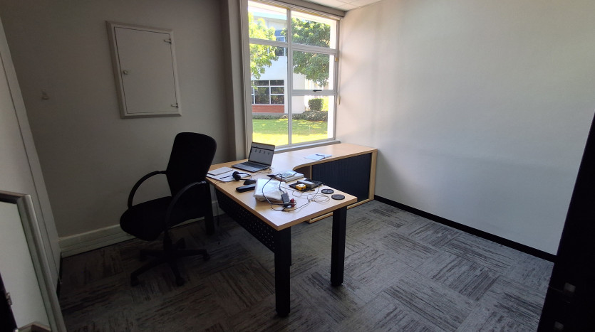 Upscale Commercial Building in La Lucia On Auction Property Images