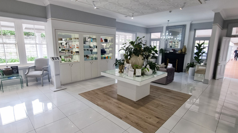 Prime Commercial Gem in the Heart of Florida Road Property Images