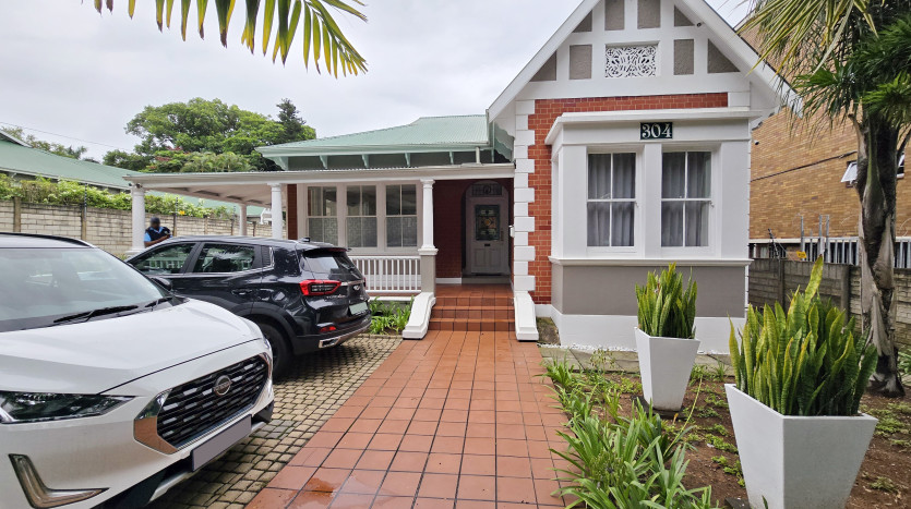 Prime Commercial Gem in the Heart of Florida Road Property Images