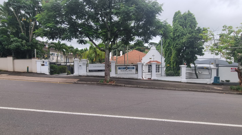 Spacious Commercial Property in Florida Road Property Images