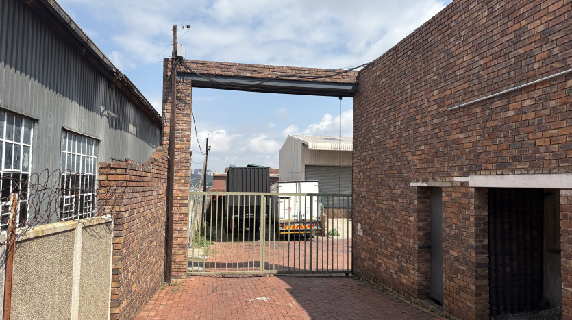 Well Positioned Manufacturing & Distribution Facility Property Images