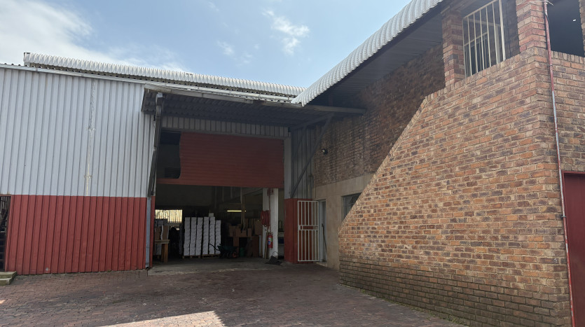 Well Positioned Manufacturing & Distribution Facility Property Images