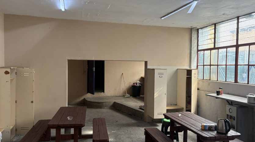 Well Positioned Manufacturing & Distribution Facility Property Images