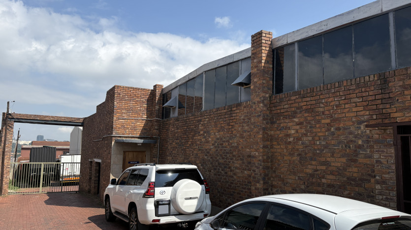 Well Positioned Manufacturing & Distribution Facility Property Images
