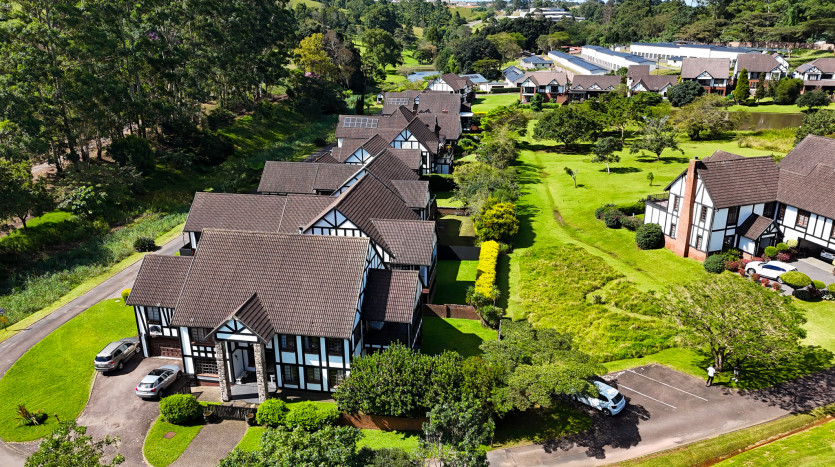 Elegant 4 Bedroom Home in Camelot Estate Property Images